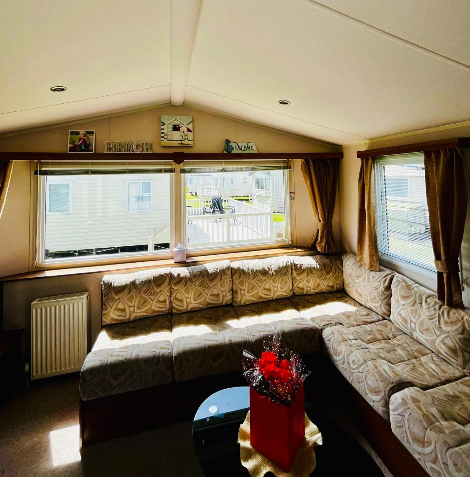 Seaview Holiday Rentals - Seawall Уитстейбъл Екстериор снимка